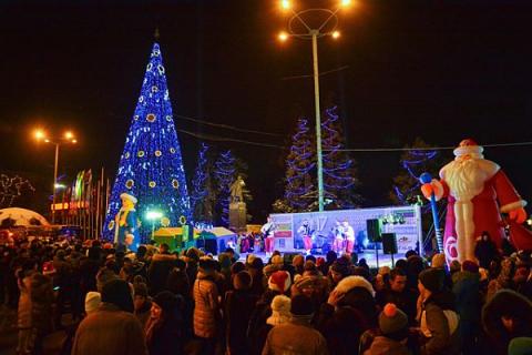Холодные фонтаны, криоэффекты и парад Снегурочек: 29 декабря в Ростове откроют главную городскую ёлку