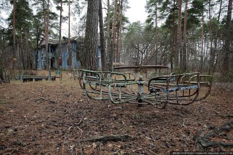В Ростовской области мужчина разобрал бывший детский лагерь на металлолом 