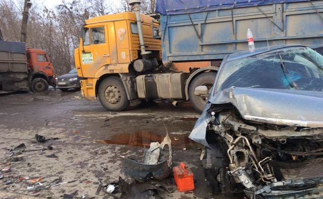 В тройном ДТП под Ростовом пострадала водитель Ford Focus