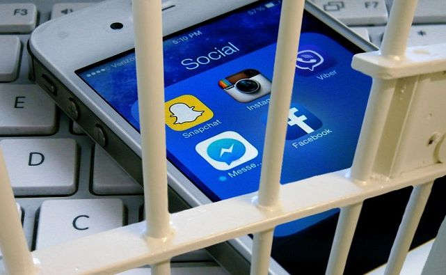 Новости области | Белая Калитва: Информационно - развлекательный портал - Страница #200 photo Ростовчанин стал фигурантом уголовного дела из-за картинки с Кобзоном и Валуевым