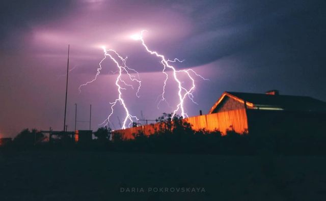 Новости | Белая Калитва: Информационно - развлекательный портал - Страница #139 photo Donnews.ru собрал самые эффектные фото грозы, сиявшей в небе над Ростовом 1 августа