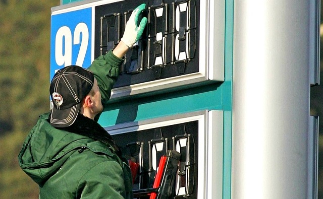 Власти Ростовской области будут наблюдать за новым витком роста цен на бензин и ждать решений свыше 