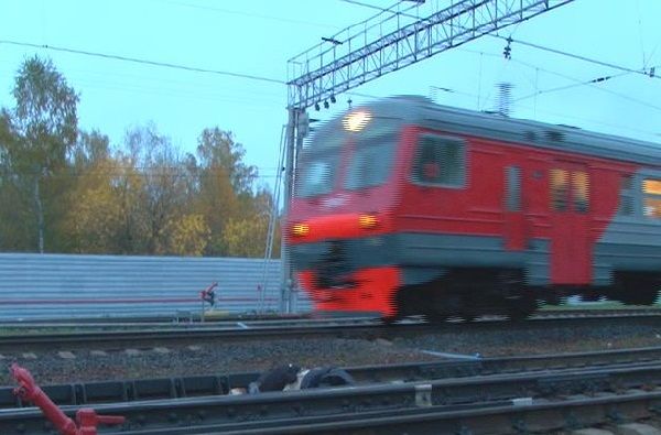 Под Новочеркасском 41-летнего мужчину насмерть сбил поезд