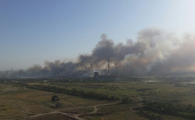 Пожар в Кумженской роще Ростова продолжается на одном из участков