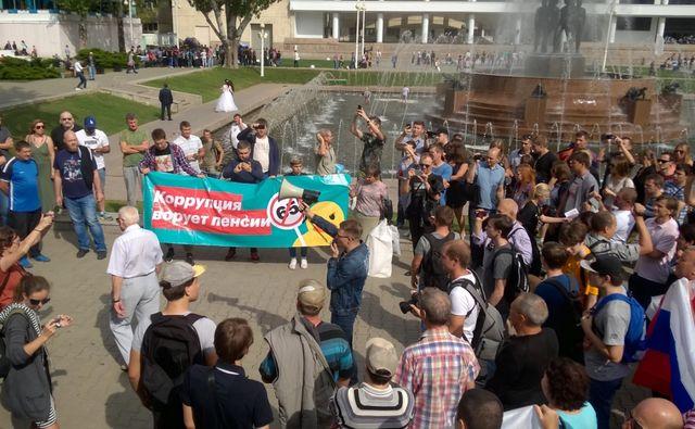 На Фонтанной площади Ростова прошёл несанкционированный митинг против повышения пенсионного возраста