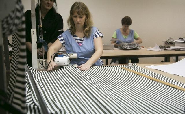 В Ростовской области фабрике по пошиву детской одежды помогли с модернизацией производства