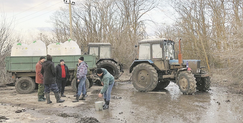 Подкормка полей в разгаре