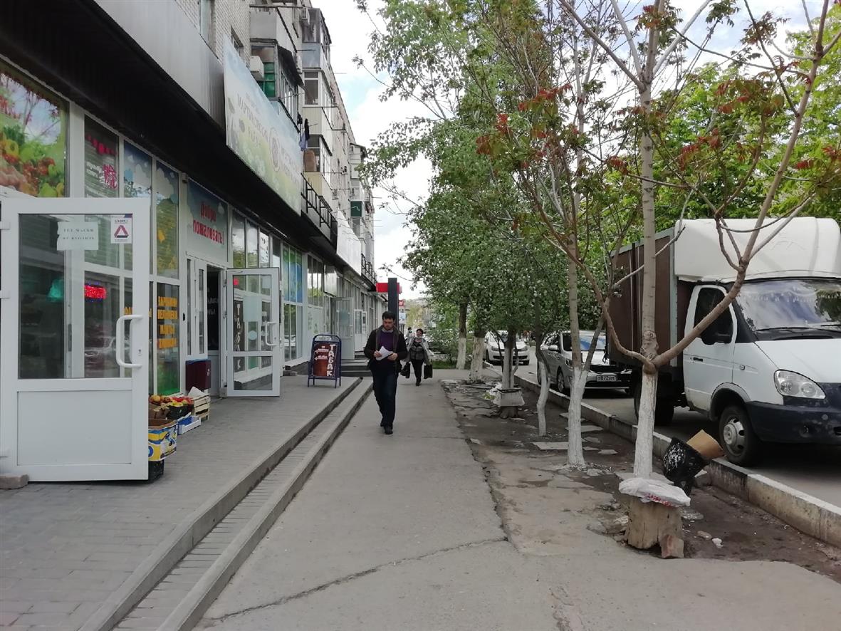 Кто мусорит около бульвара?