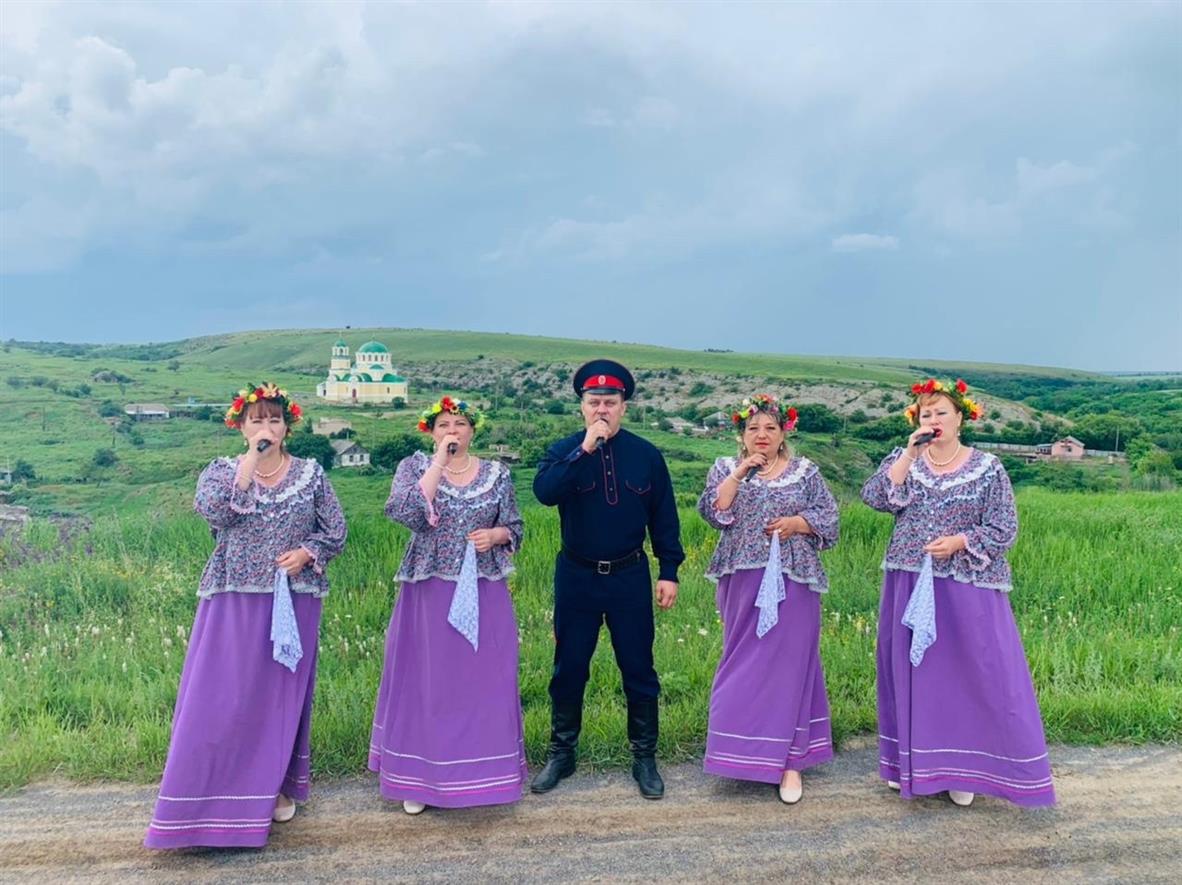 В Свято-Троицком храме х. Дядина прошли «Троицкие гуляния» онлайн