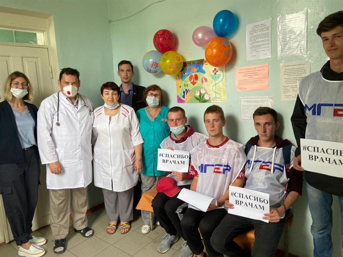 Поздравили врачей