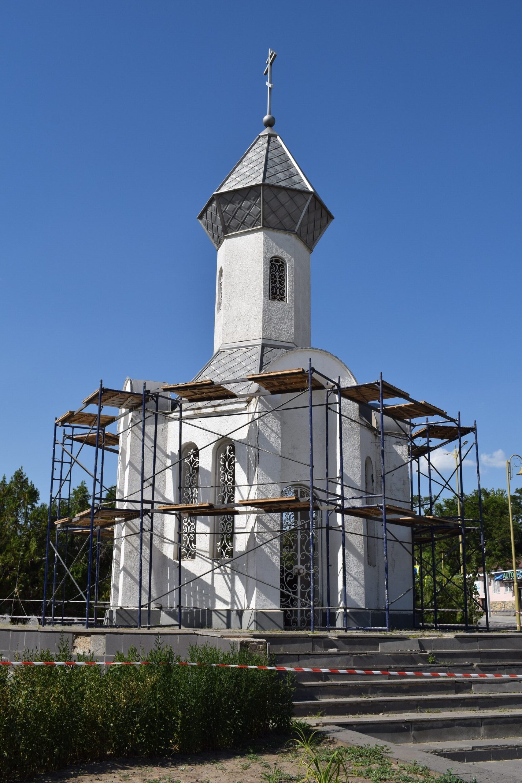 Начат ремонт каплички