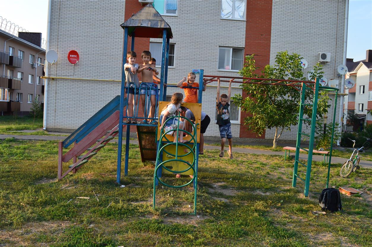 Сделать одну хорошую площадку предложили наши читатели – жители поселка Коксового