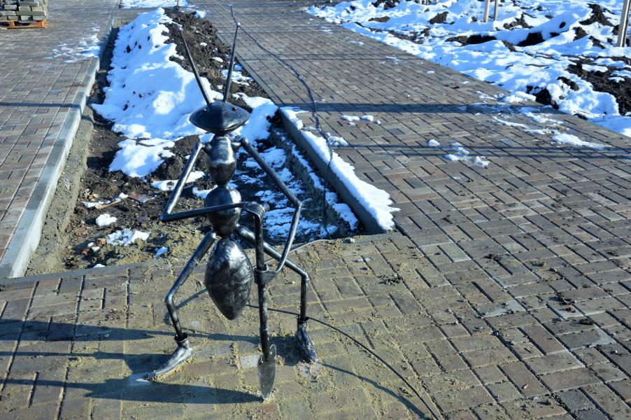 Продолжается строительство парка в пос. Коксовом