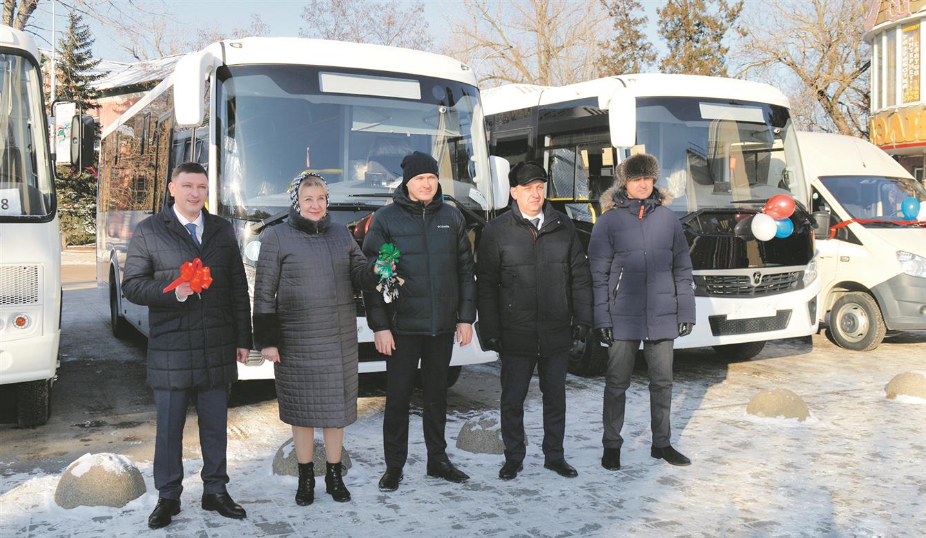 Новые автобусы и ФАП на колесах