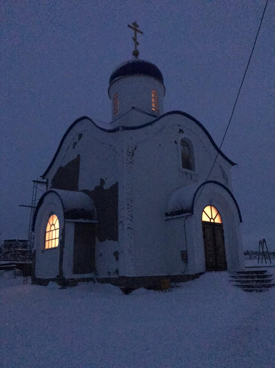 Первая рождественская служба в строящемся храме