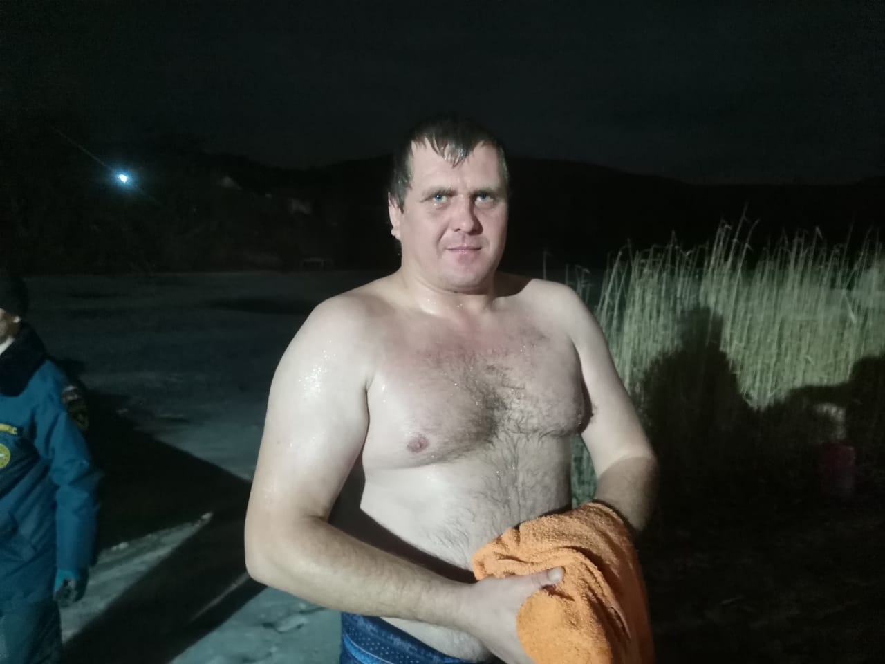 Первый пошёл: начались крещенские купания в Белокалитвинском районе