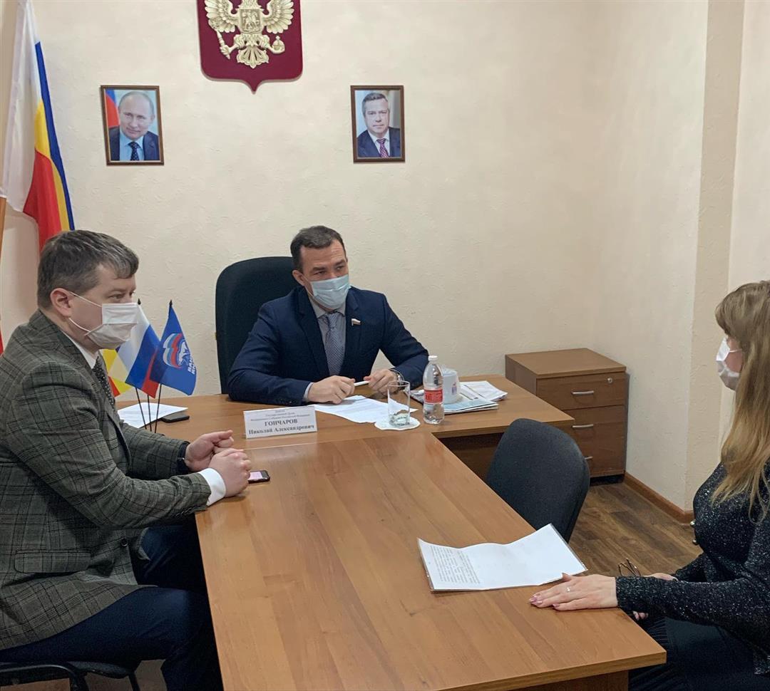 Депутат ГД РФ Н. А. Гончаров провел прием граждан Белокалитвинского района по социальным вопросам