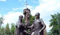 Памятник Петру и Февронии Муромским